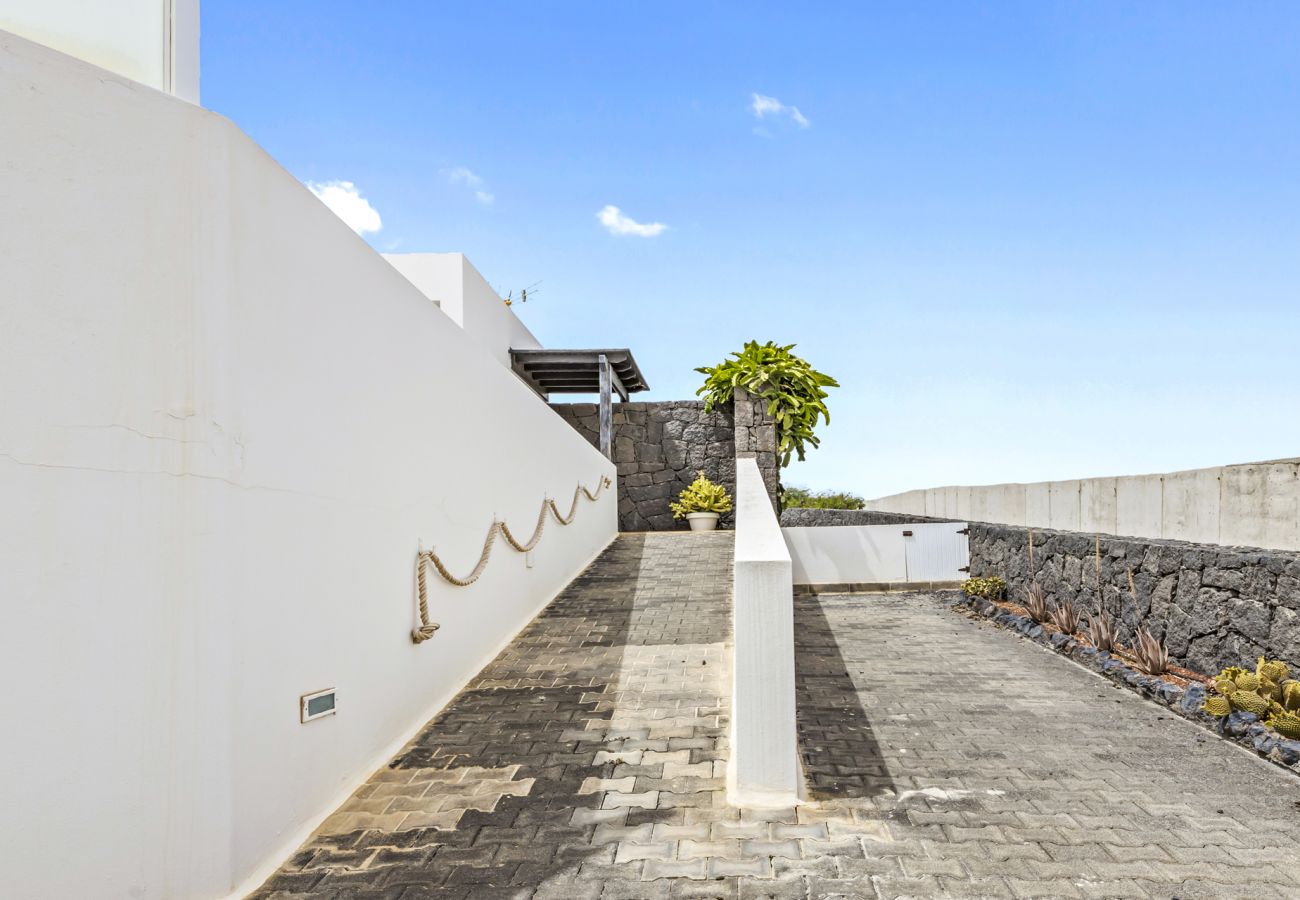 Villa in Playa Blanca - Villa Flora - Villasexperience