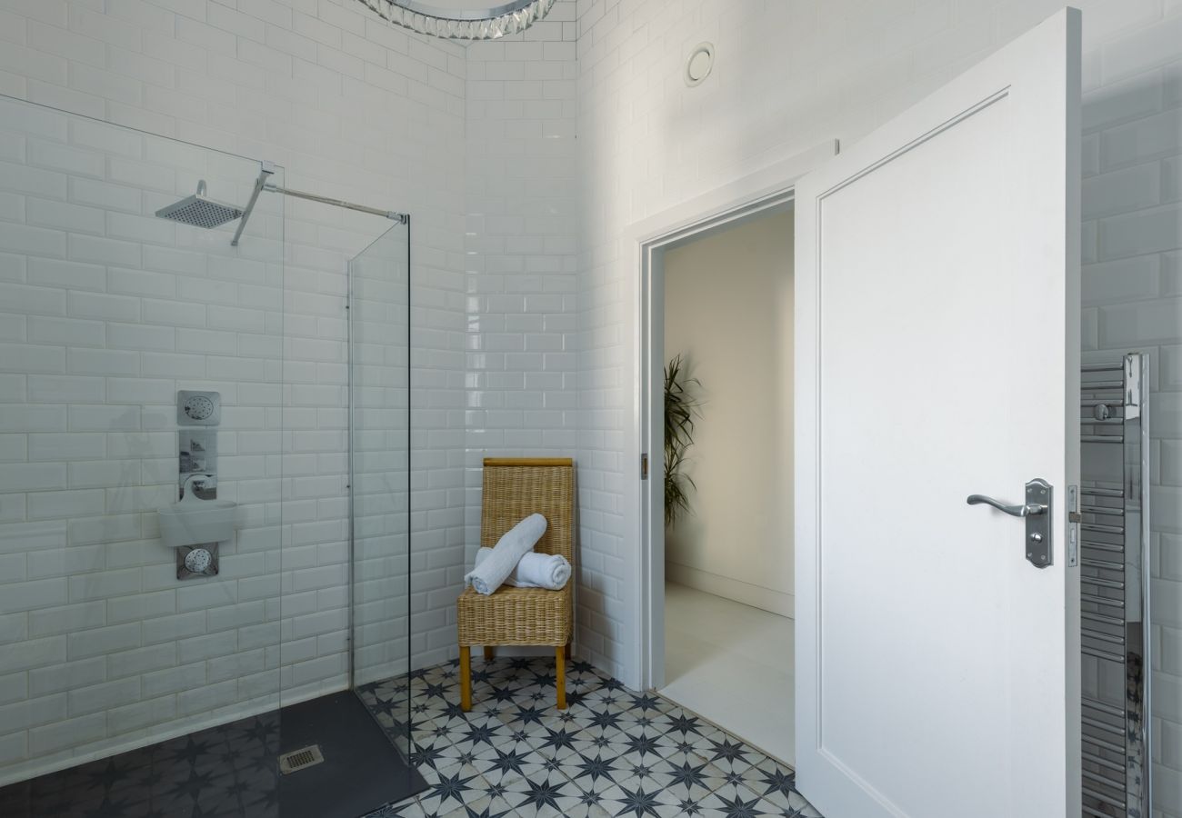 House in Ballyconneely - Doleen Quay House is a luxurious beach holiday home 
