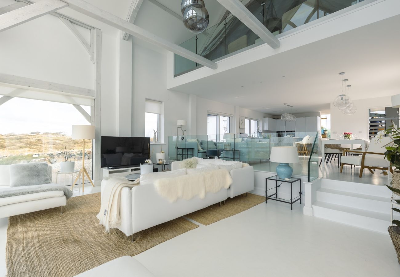 House in Ballyconneely - Doleen Quay House is a luxurious beach holiday home 