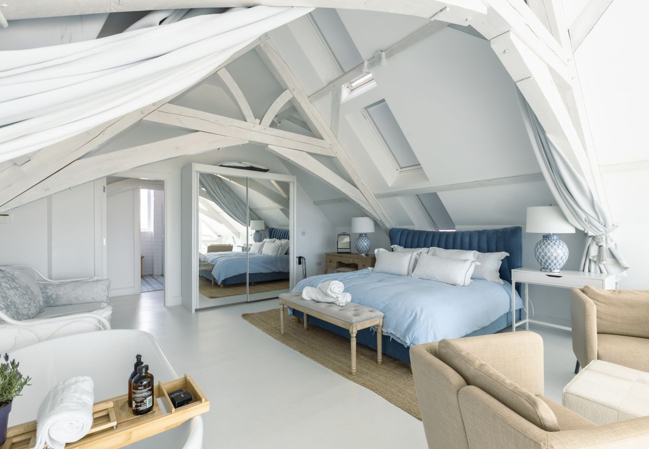 House in Ballyconneely - Doleen Quay House is a luxurious beach holiday home 