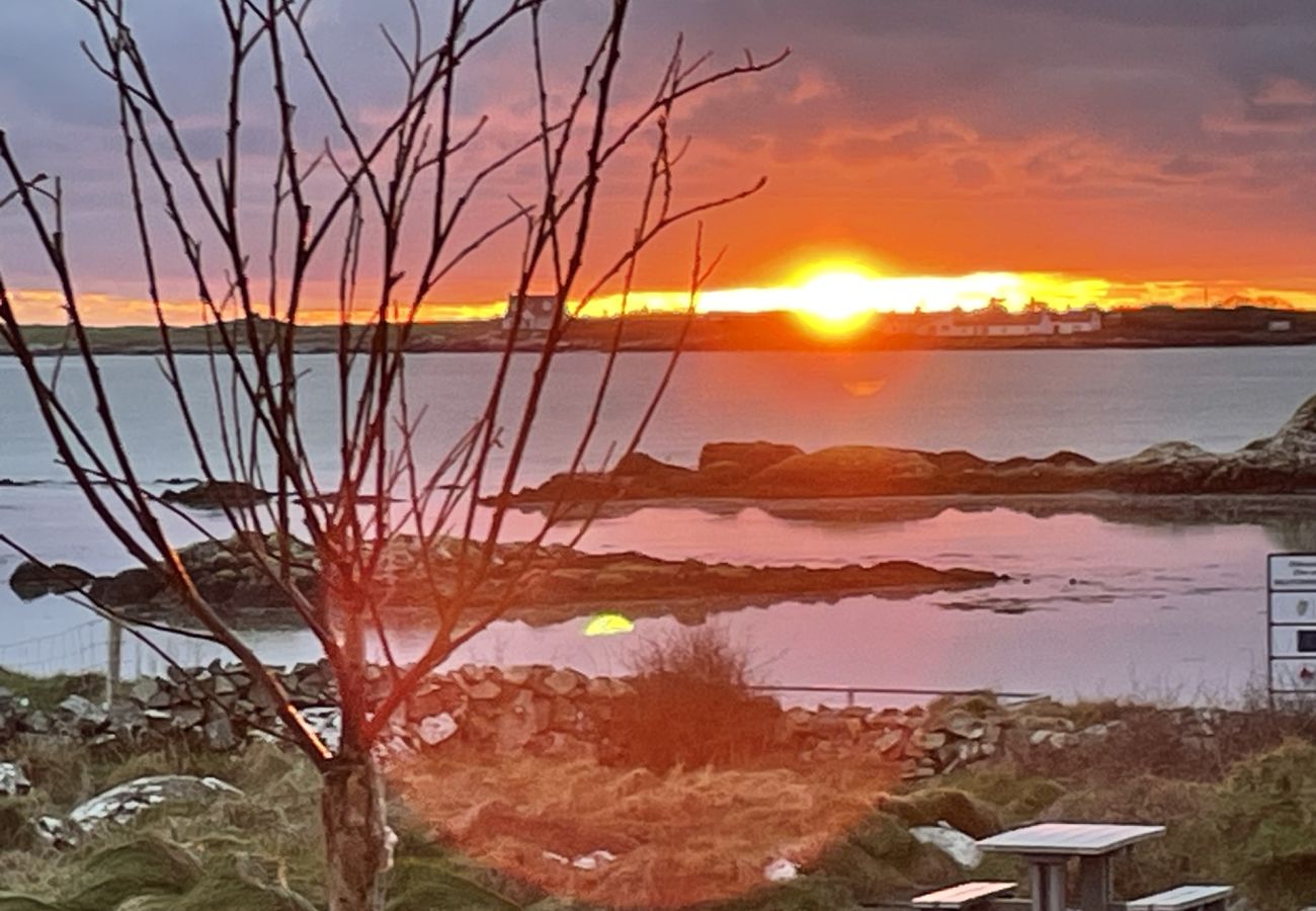 House in Ballyconneely - Doleen Quay House is a luxurious beach holiday home 