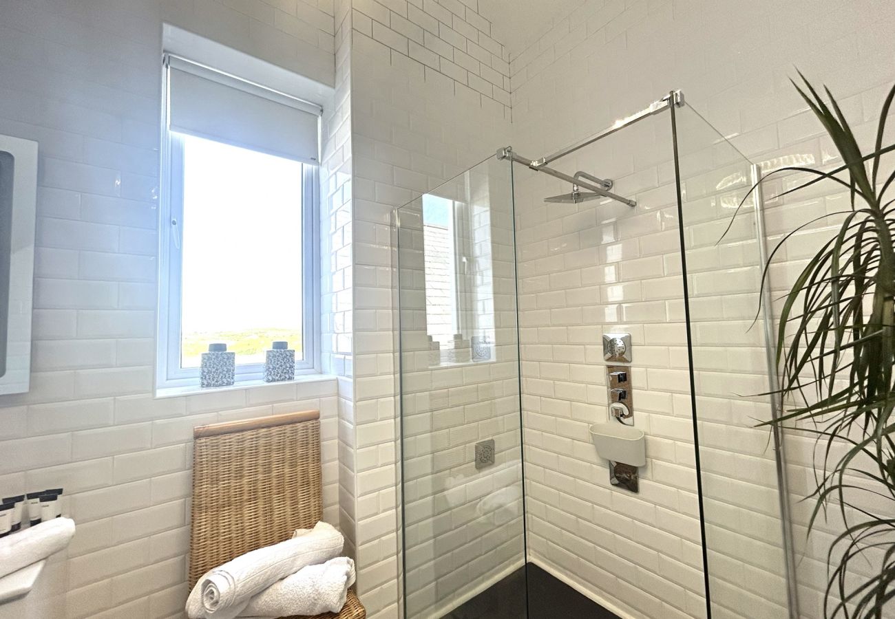 House in Ballyconneely - Doleen Quay House is a luxurious beach holiday home 