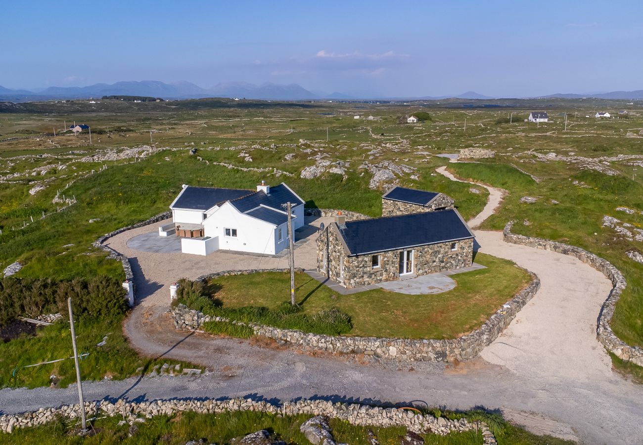 House in Ballyconneely -  Paddy Carrolls Coastal Escape in Ballyconneely, Connemara