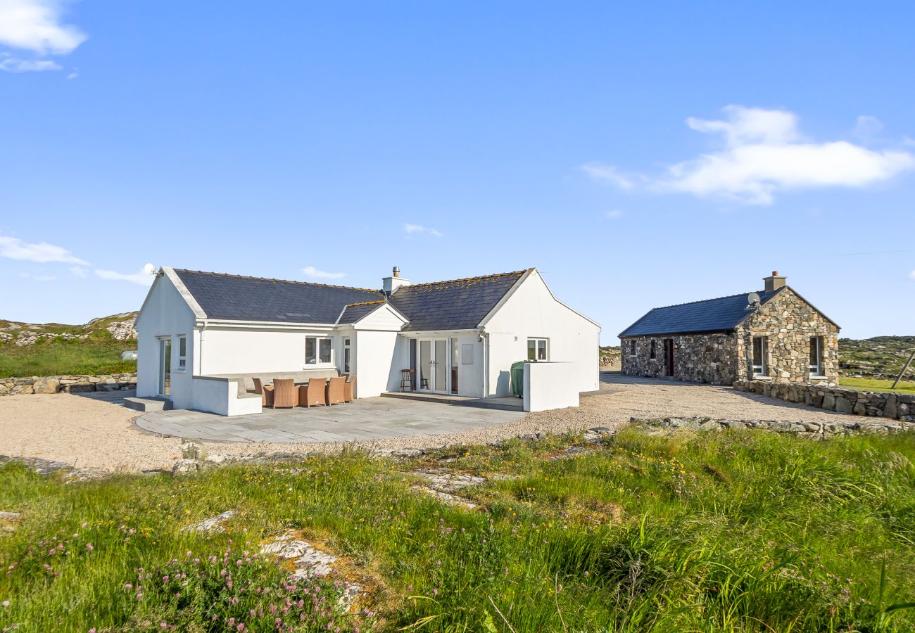 House in Ballyconneely -  Paddy Carrolls Coastal Escape in Ballyconneely, Connemara