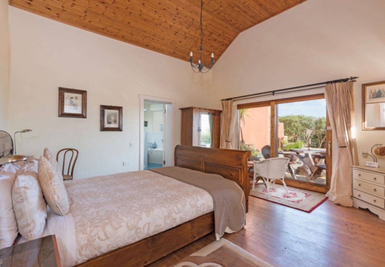 House in Clifden - Dolphin Beach House - Close to the sea & town
