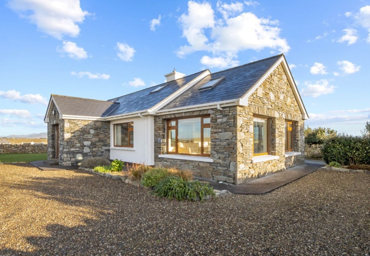 House in Ballyconneely - Rugosa A bright, spacious and relaxing stay