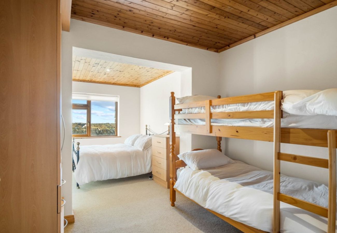House in Ballyconneely - Rugosa A bright, spacious and relaxing stay