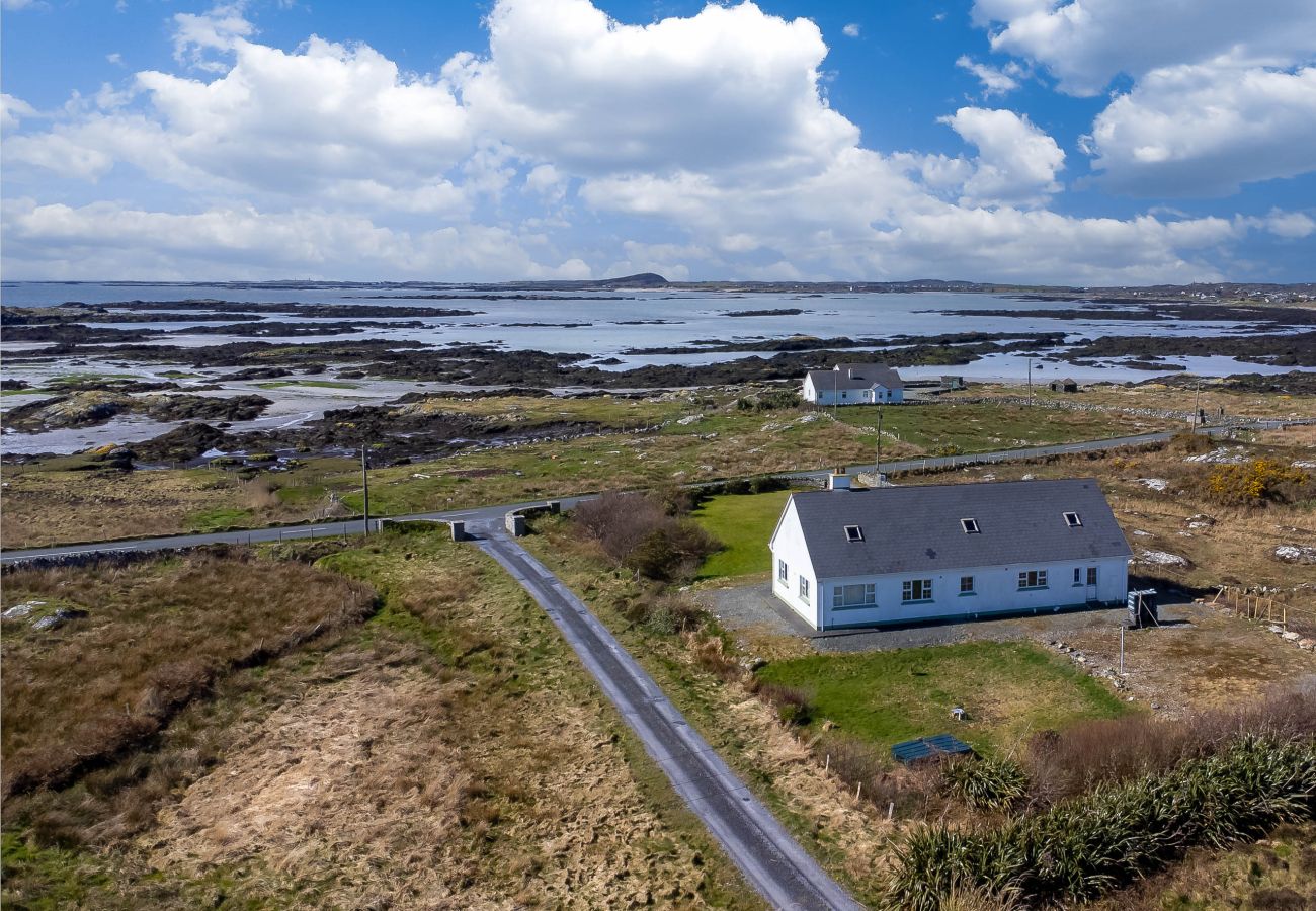 House in Ballyconneely - Annerfield House, Ballyconneely Ocean & Mountain Views