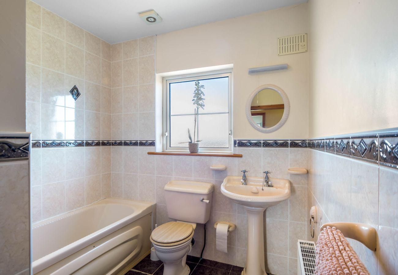 House in Ballyconneely - Annerfield House, Ballyconneely Ocean & Mountain Views