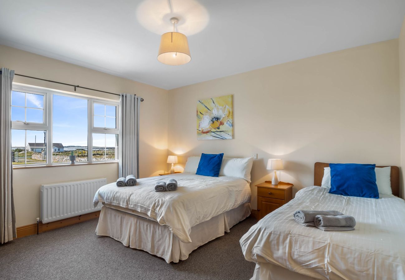 House in Ballyconneely - Annerfield House, Ballyconneely Ocean & Mountain Views