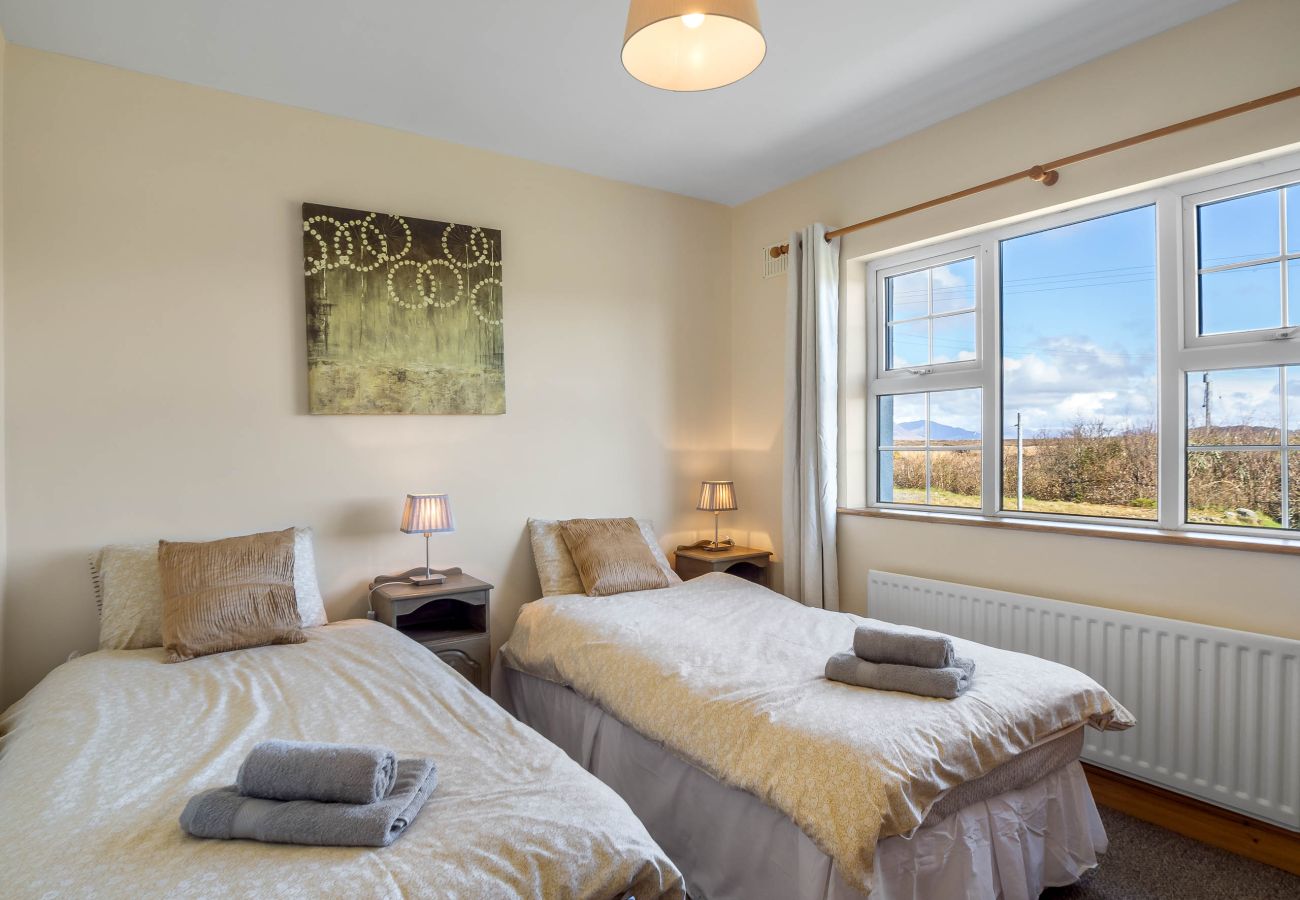 House in Ballyconneely - Annerfield House, Ballyconneely Ocean & Mountain Views