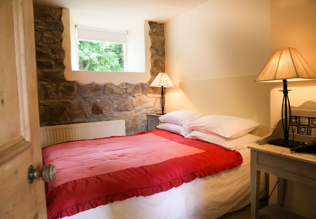 House in Clifden - The Old School House, Clifden - Full of Charm