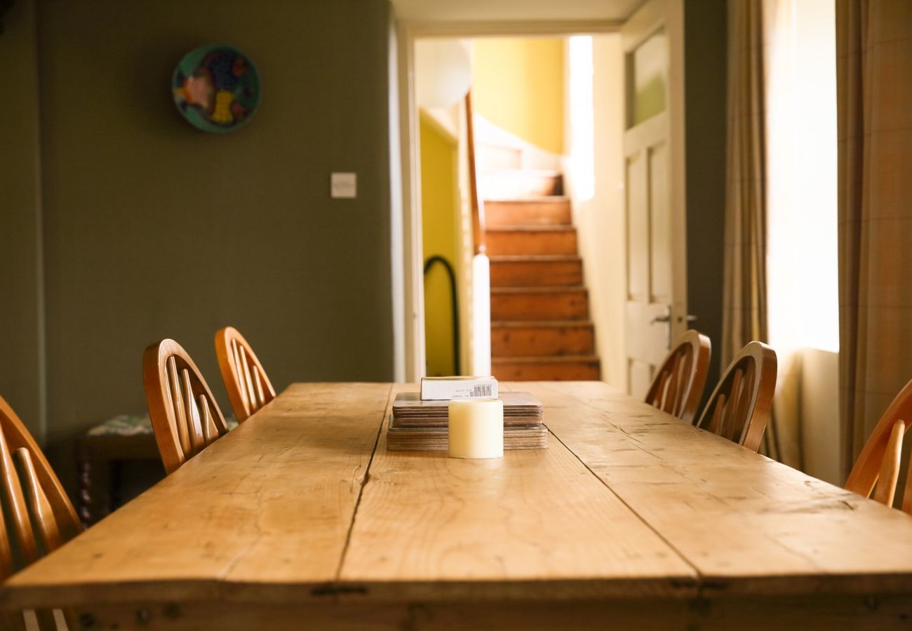 House in Clifden - The Old School House, Clifden - Full of Charm