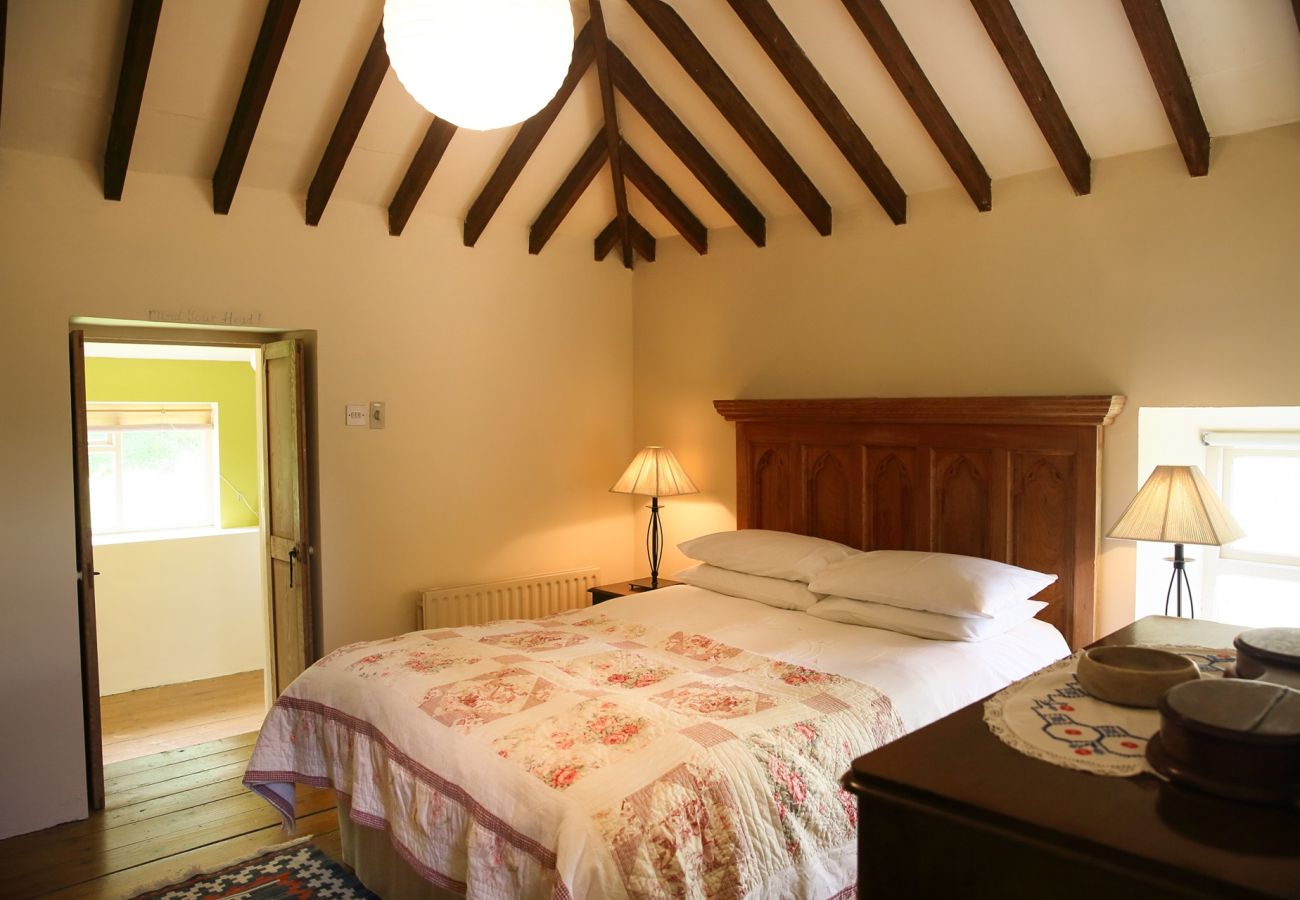 House in Clifden - The Old School House, Clifden - Full of Charm