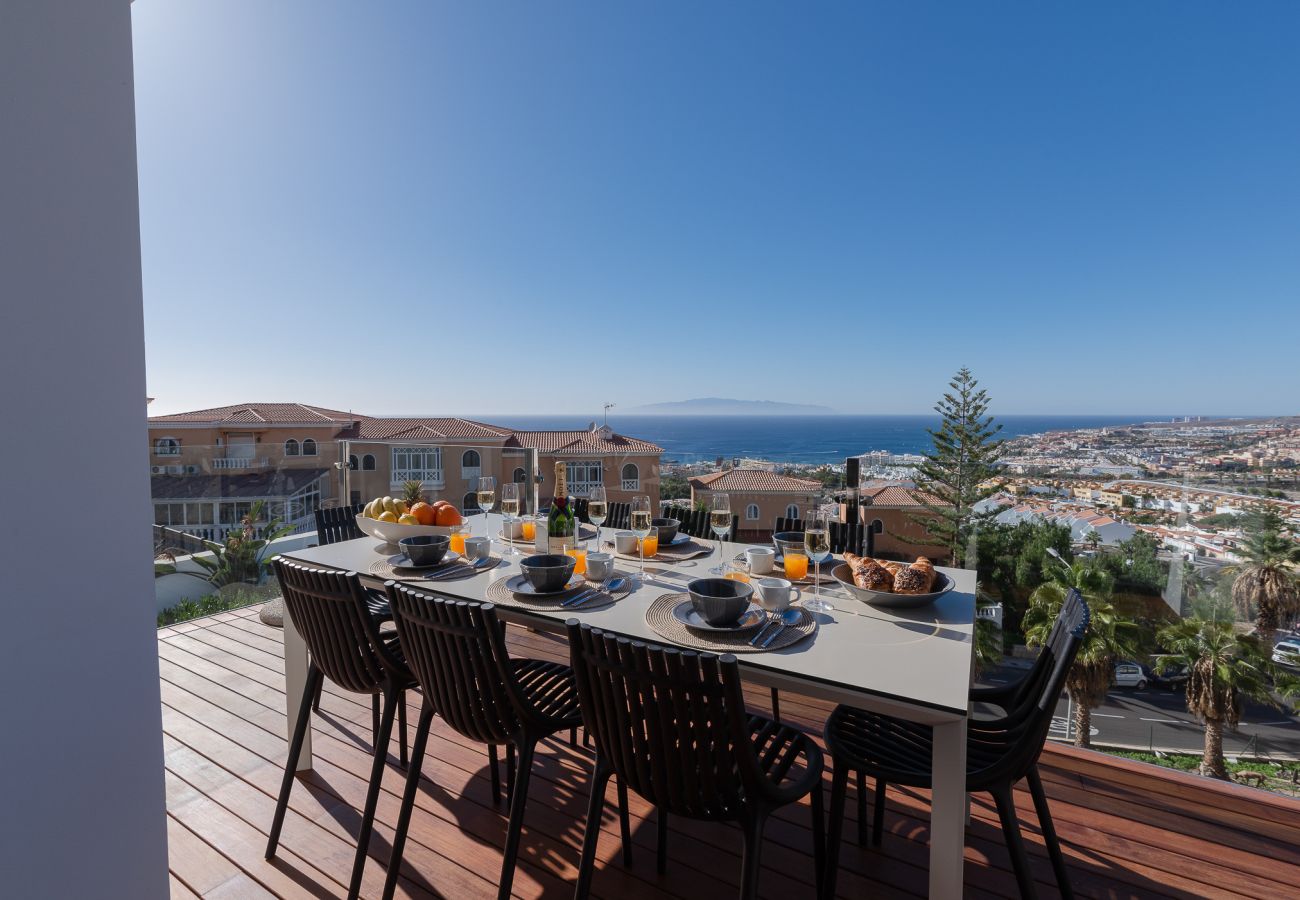 Villa in Adeje - Golden Horizon Retreat