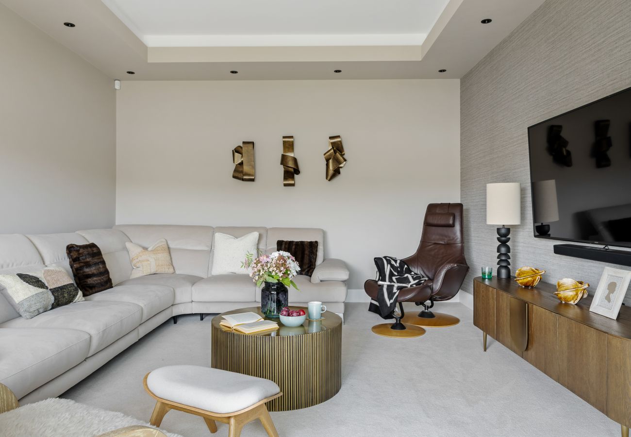 Spacious reception lounge with modern décor
