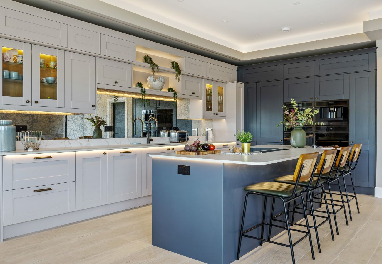 Luxury Shaker-style kitchen island and mirrored splashback